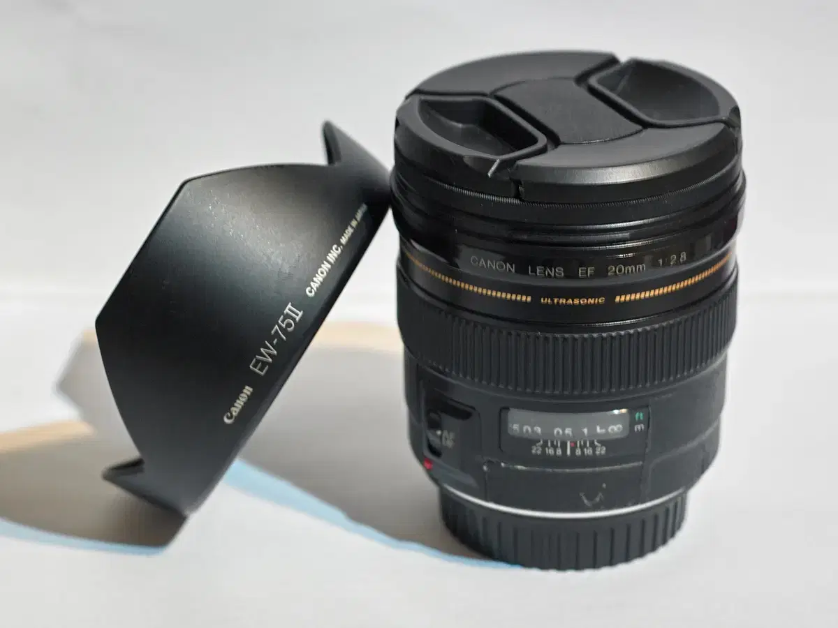 캐논 EF 20mm 1:2.8 렌즈 EW-75II 렌즈후드 포함 | 브랜드 중고거래